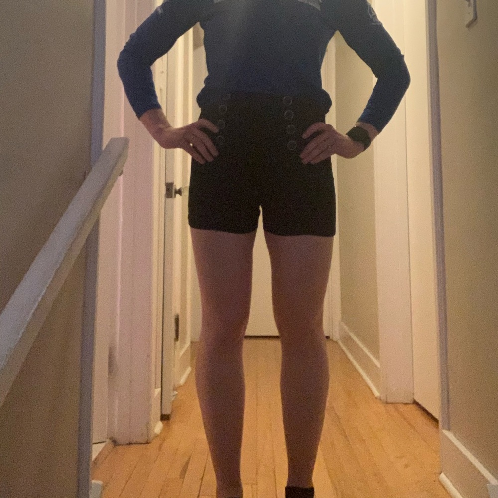 2 B CLOTHING- high waisted shorts - Picture 2 of 4